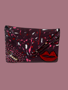 Kissy Clutch