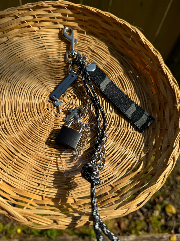 Junky Keychain | Black Silver Camo